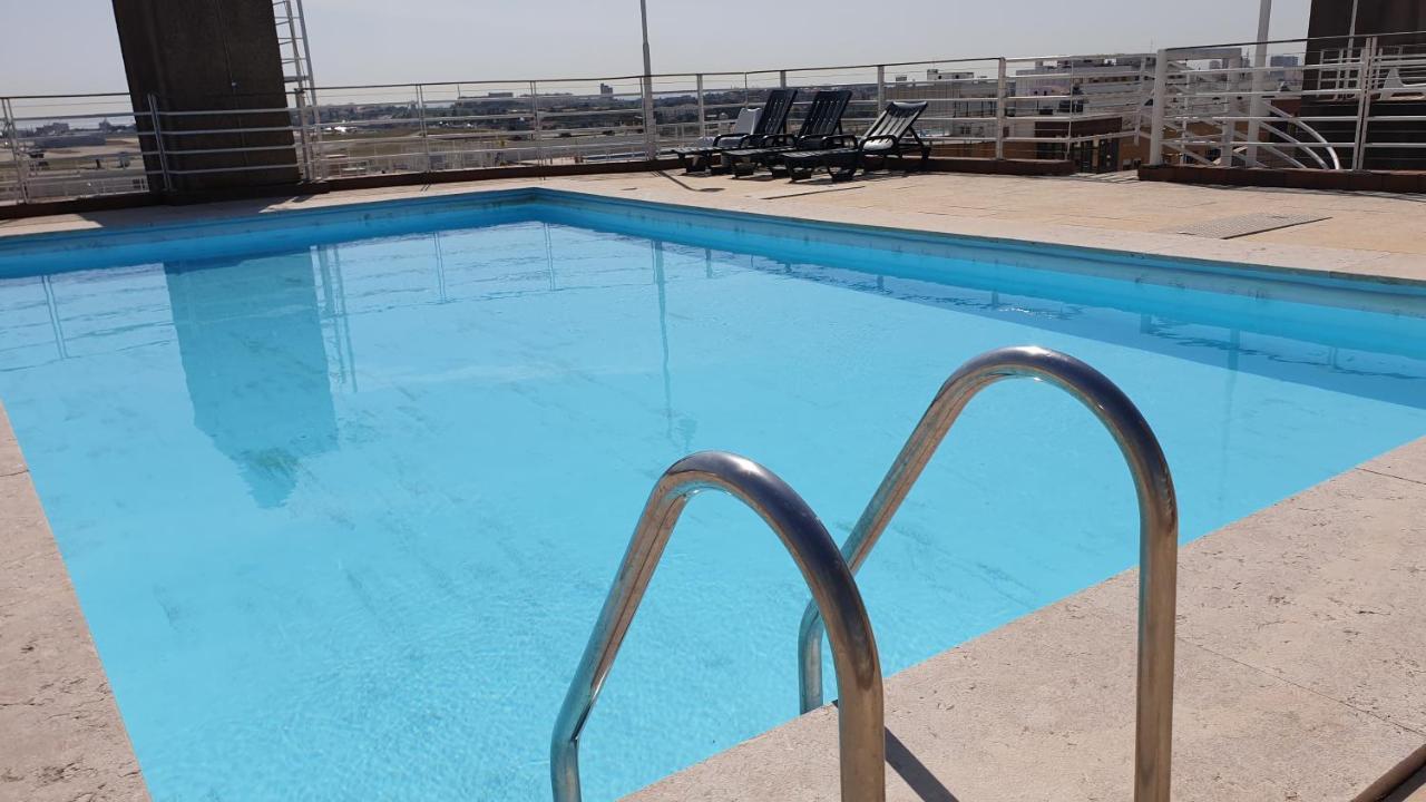 Apart Lisbon Pool Metro Garage ภายนอก รูปภาพ