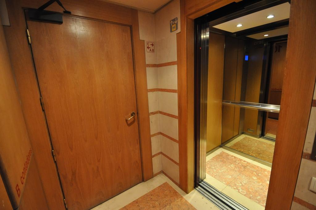 Apart Lisbon Pool Metro Garage ภายนอก รูปภาพ